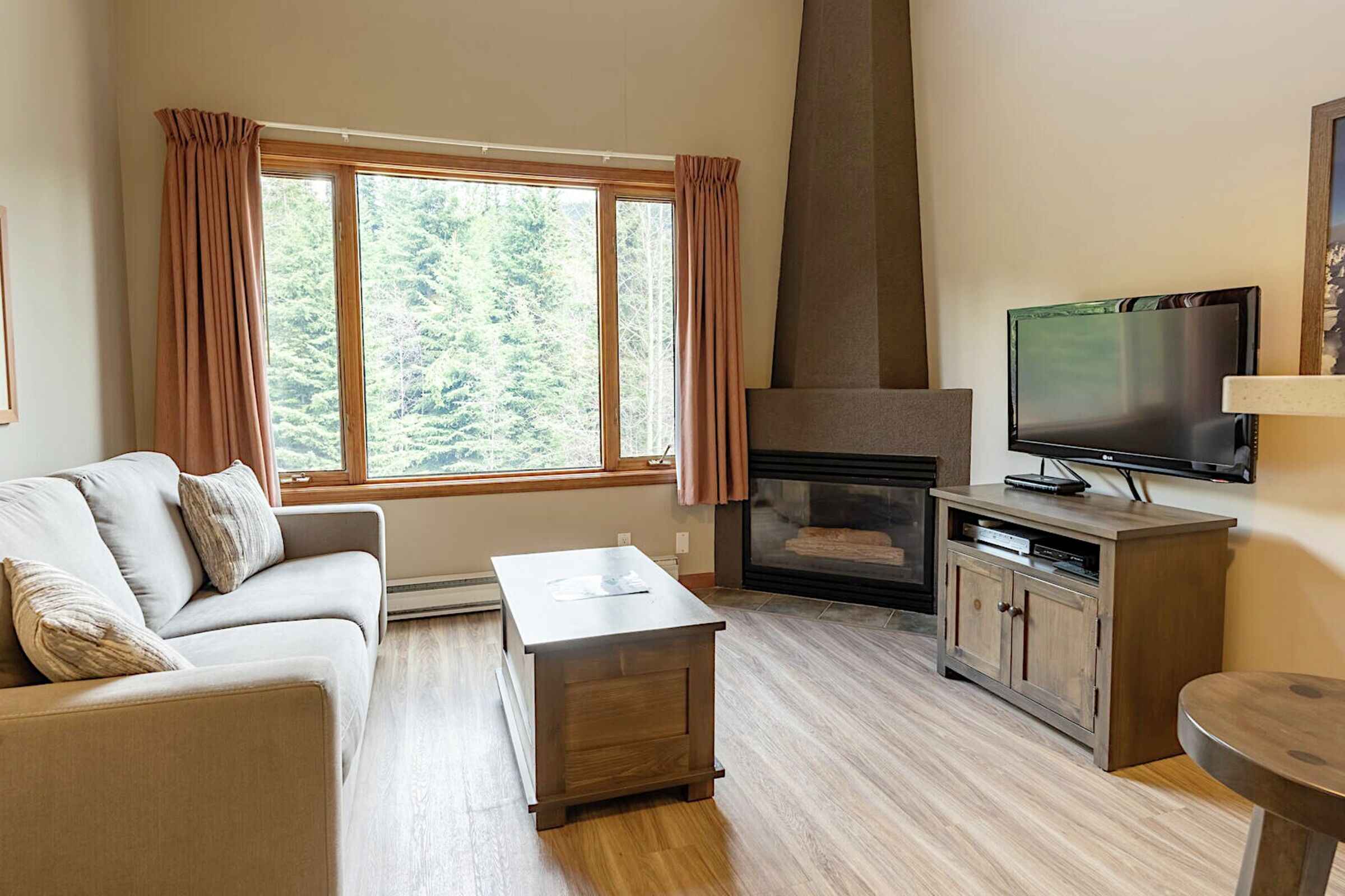 #447 - Studio Living Area