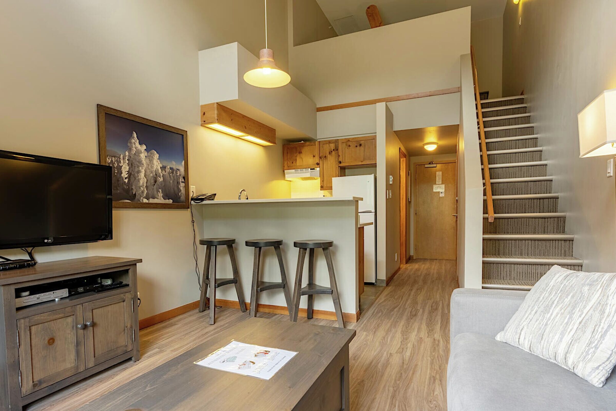 #447 - Studio Living Area