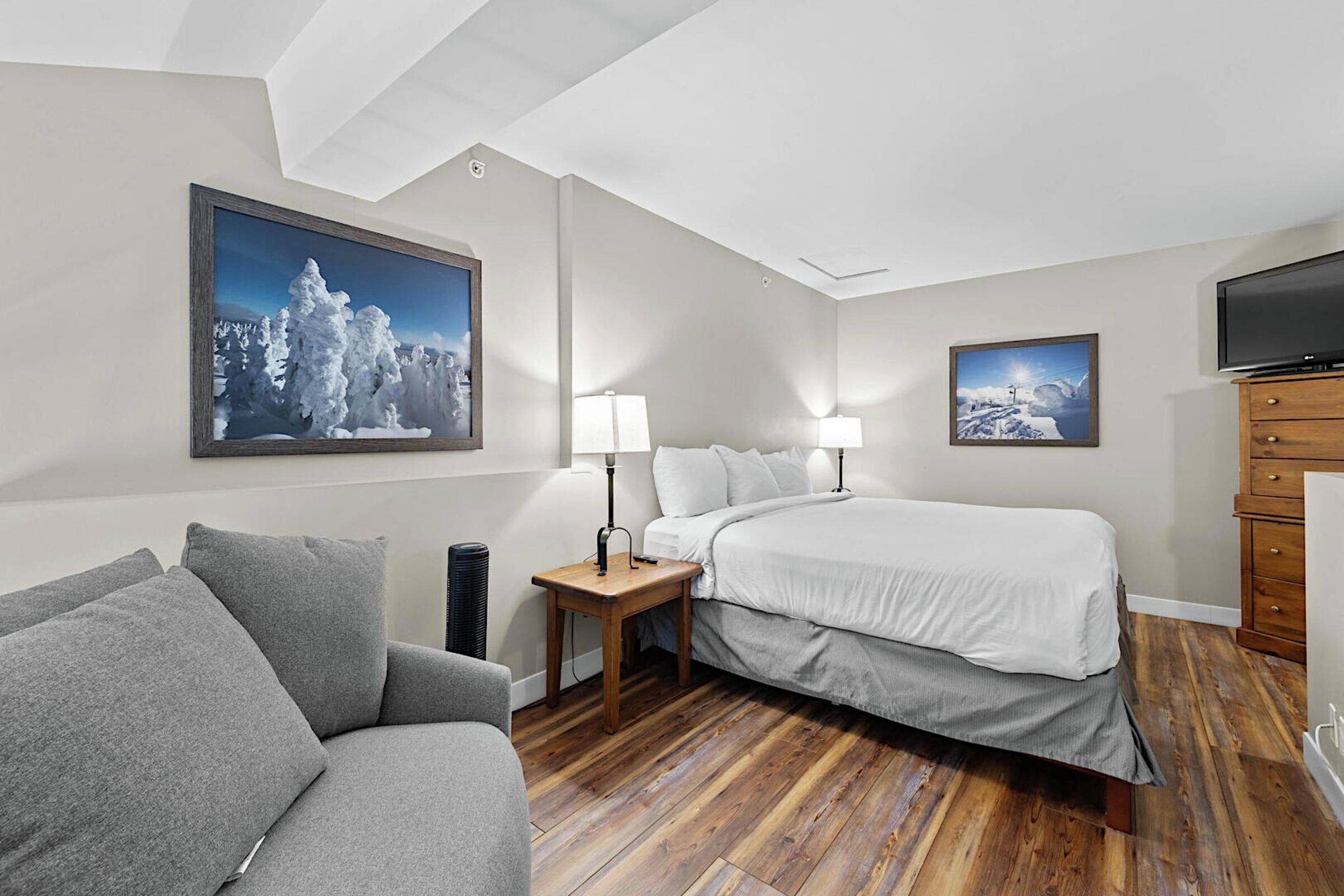 #453 - Studio Loft Bedroom