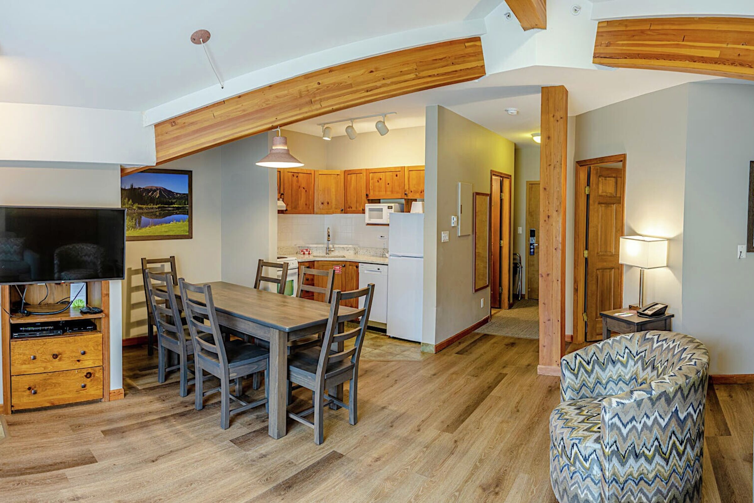 #413 - Dining Room & Kitchen