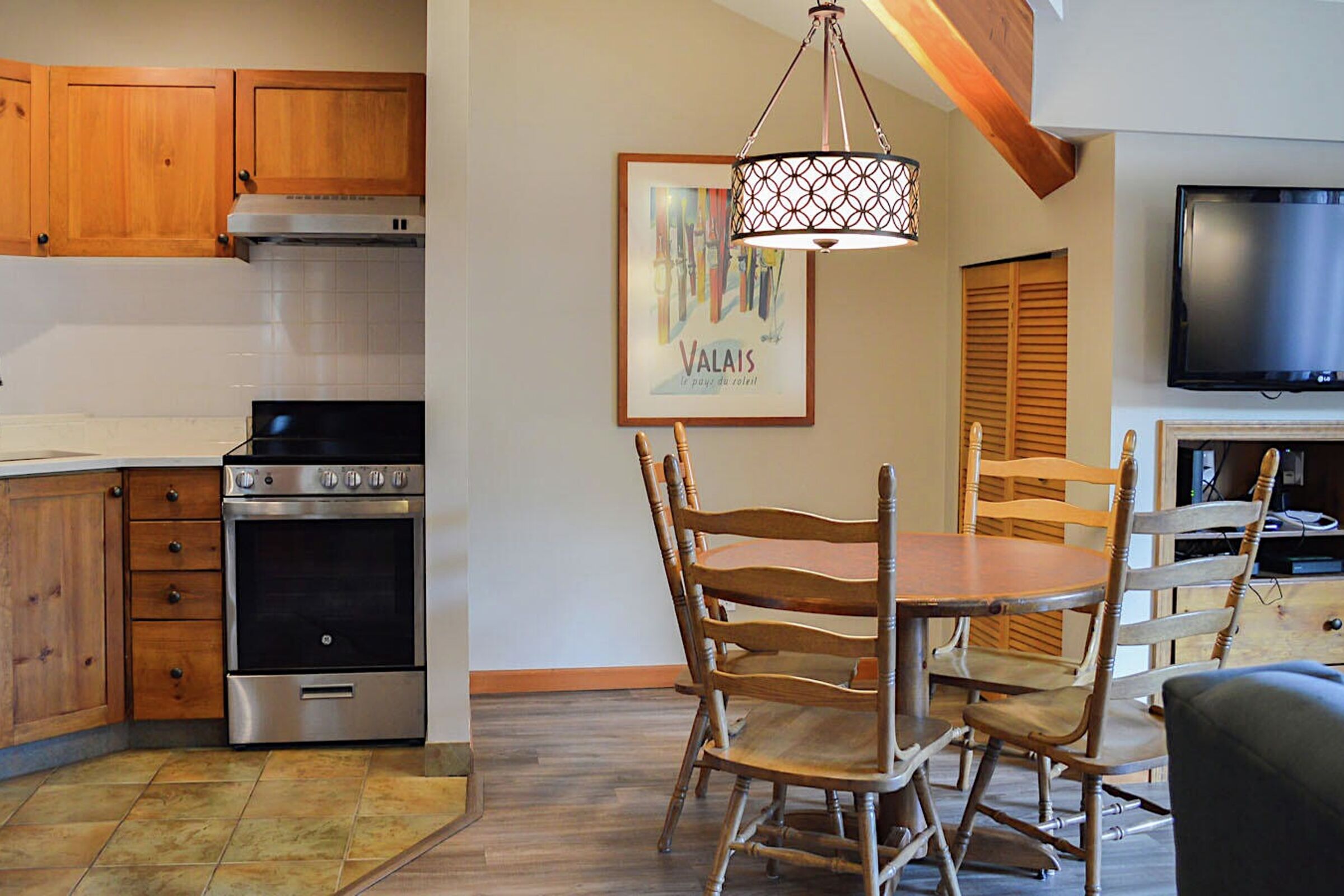 #416 - Dining Room & Kitchen