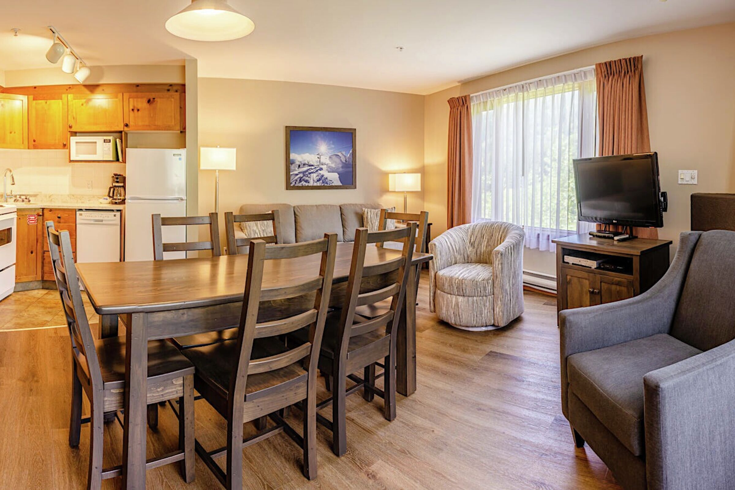 #329 - Living Room & Dining Room