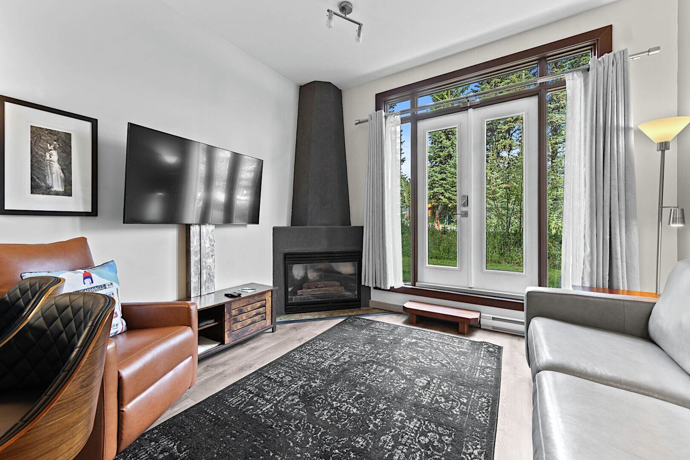 #159/161 - Living Room