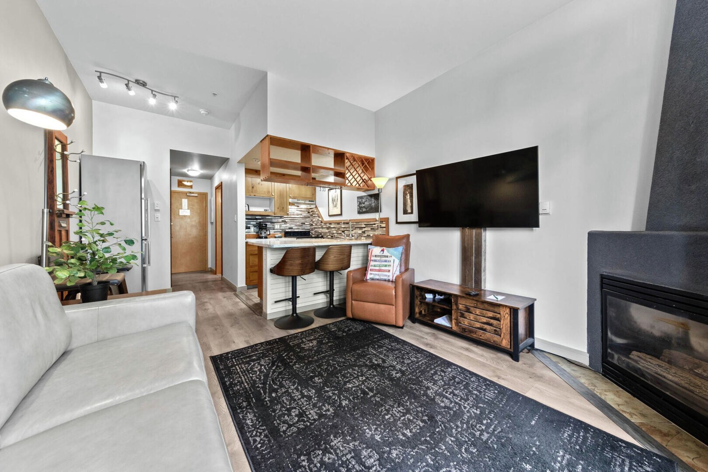 #159/161 - Living Room
