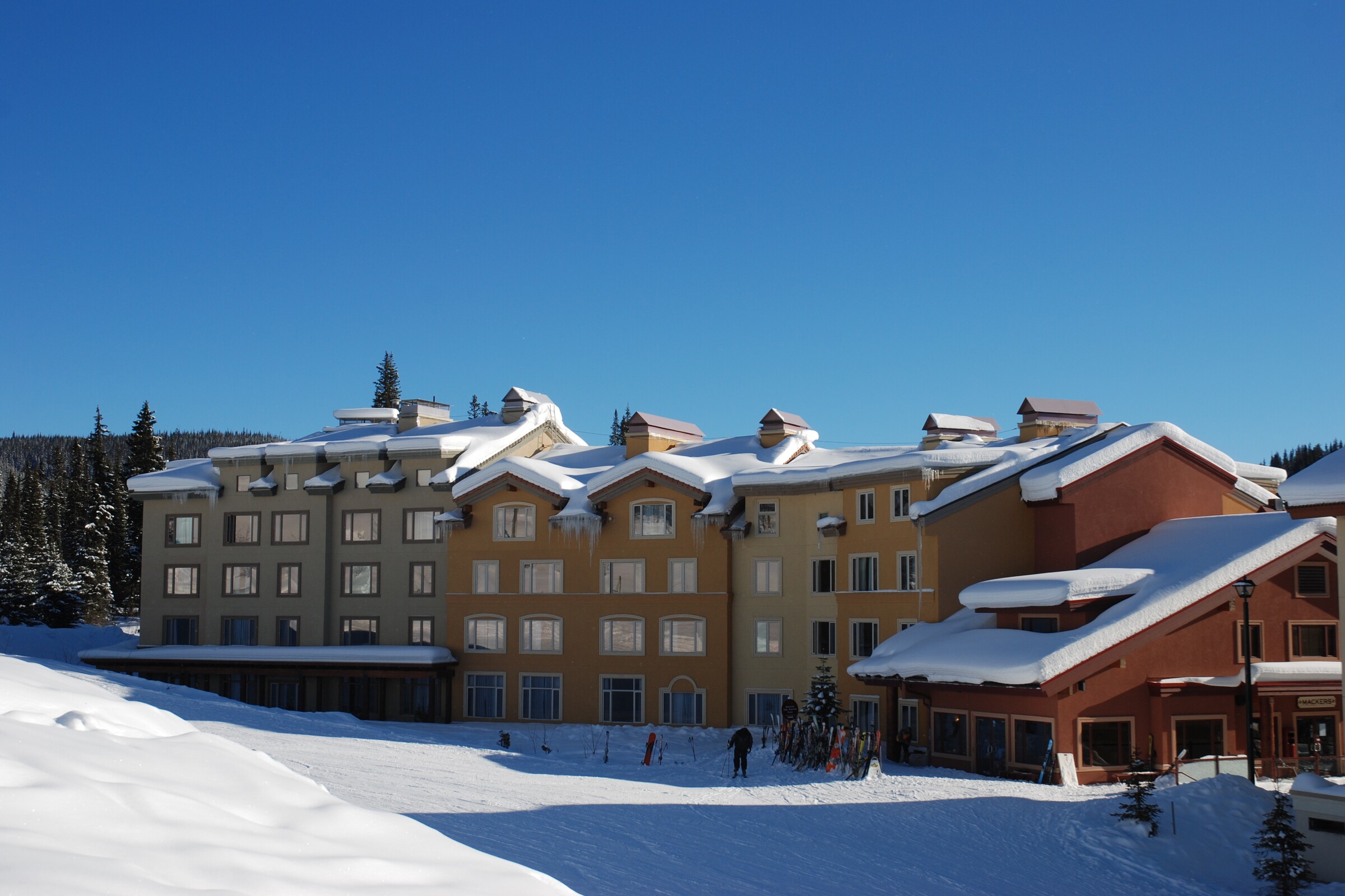 Cahilty Hotel & Suites