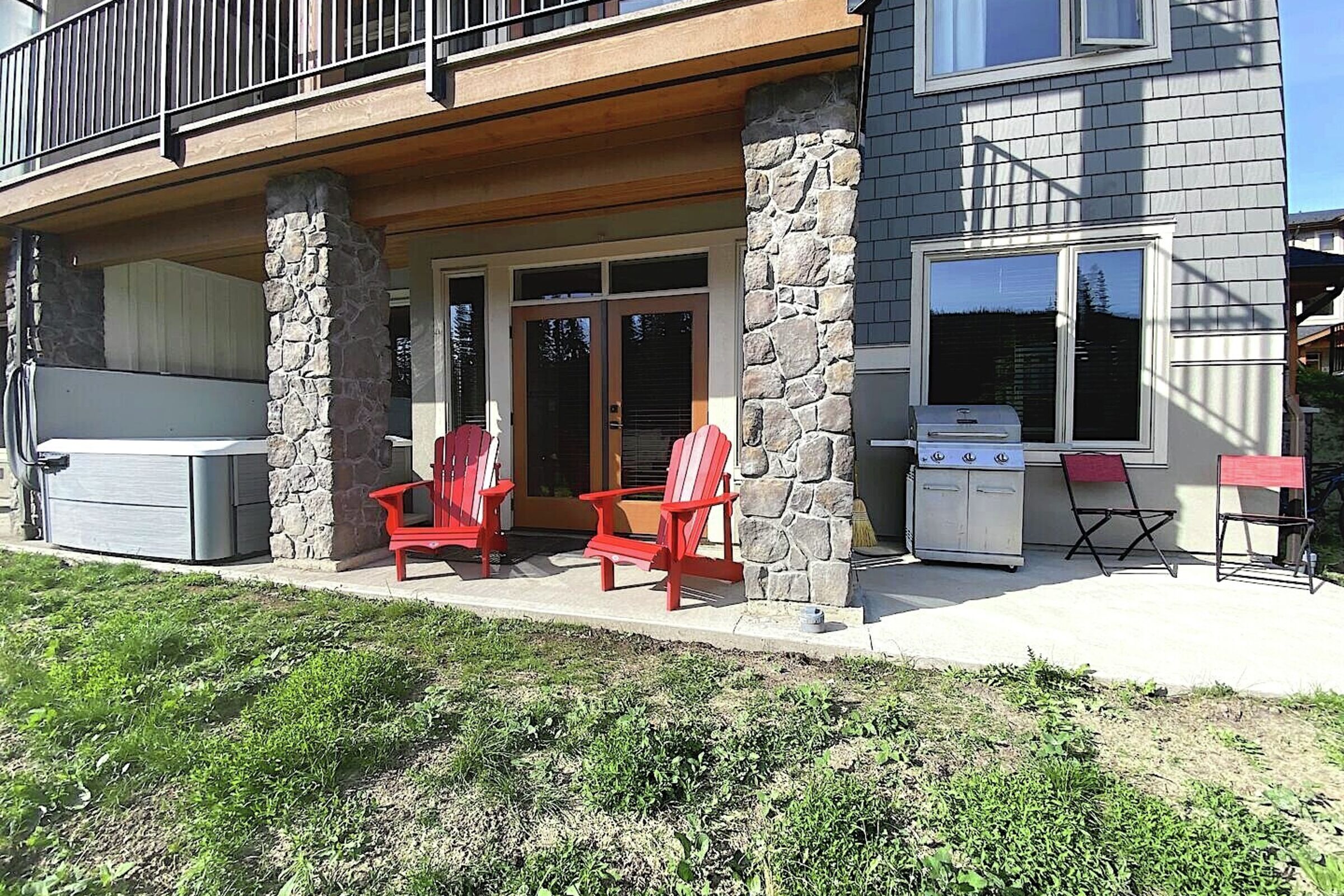 Patio with HT & BBQ