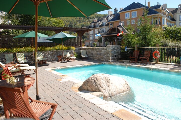 Outdoor Pool & Hot Tub
