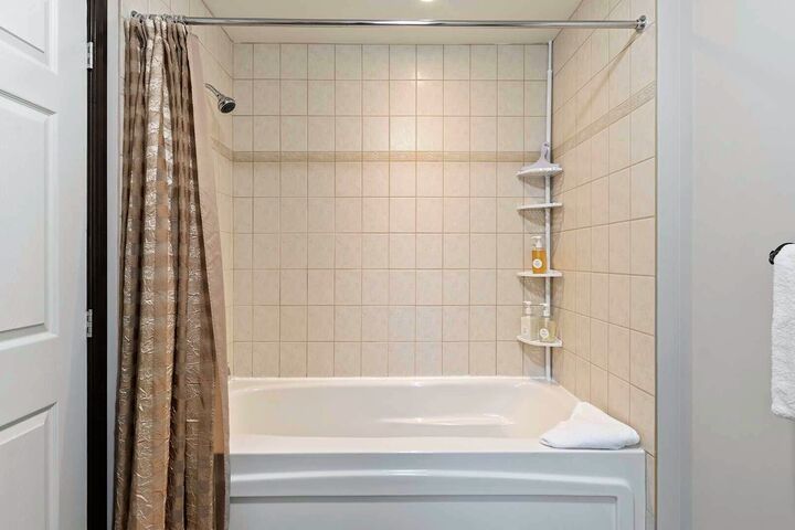 #236 - Master Ensuite Bathroom