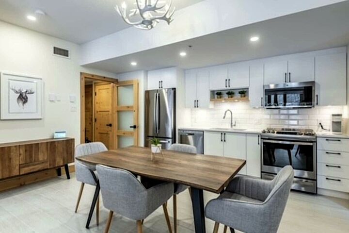 #1500-01 - Dining Area