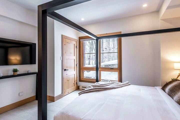 #1500-01 - Bedroom