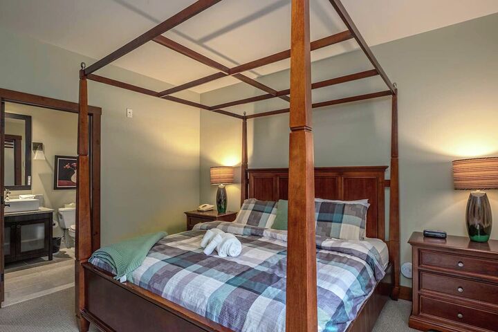 #1520-09 - Master Ensuite Bathroom