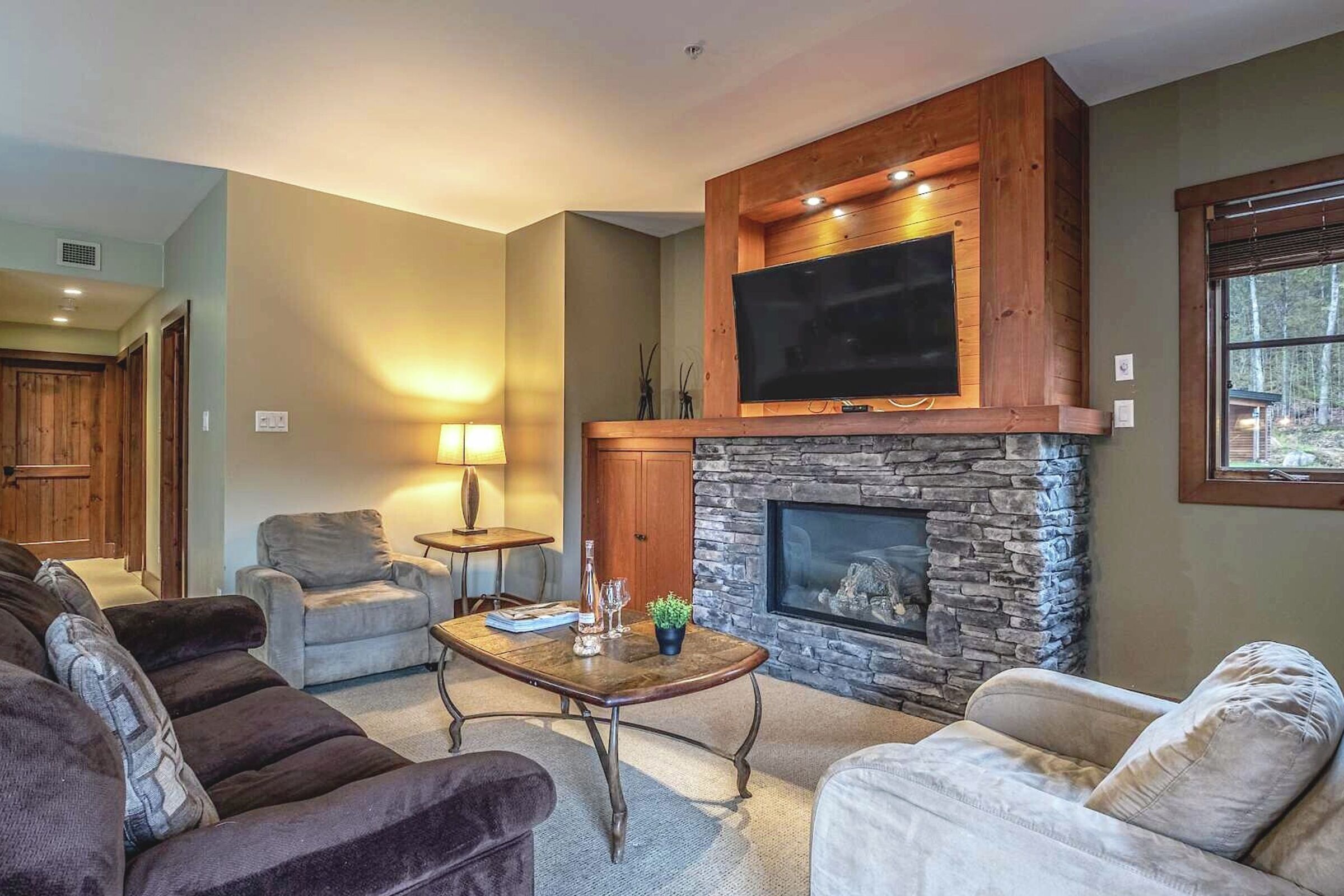 #1520-09 - Living Area