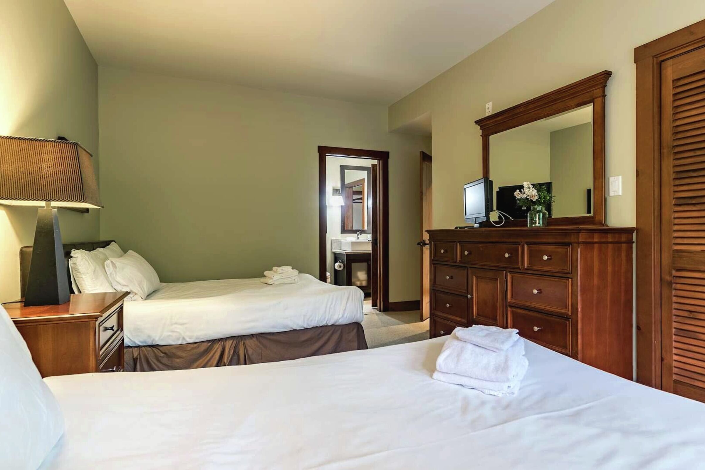 #1520-09 - Bedroom