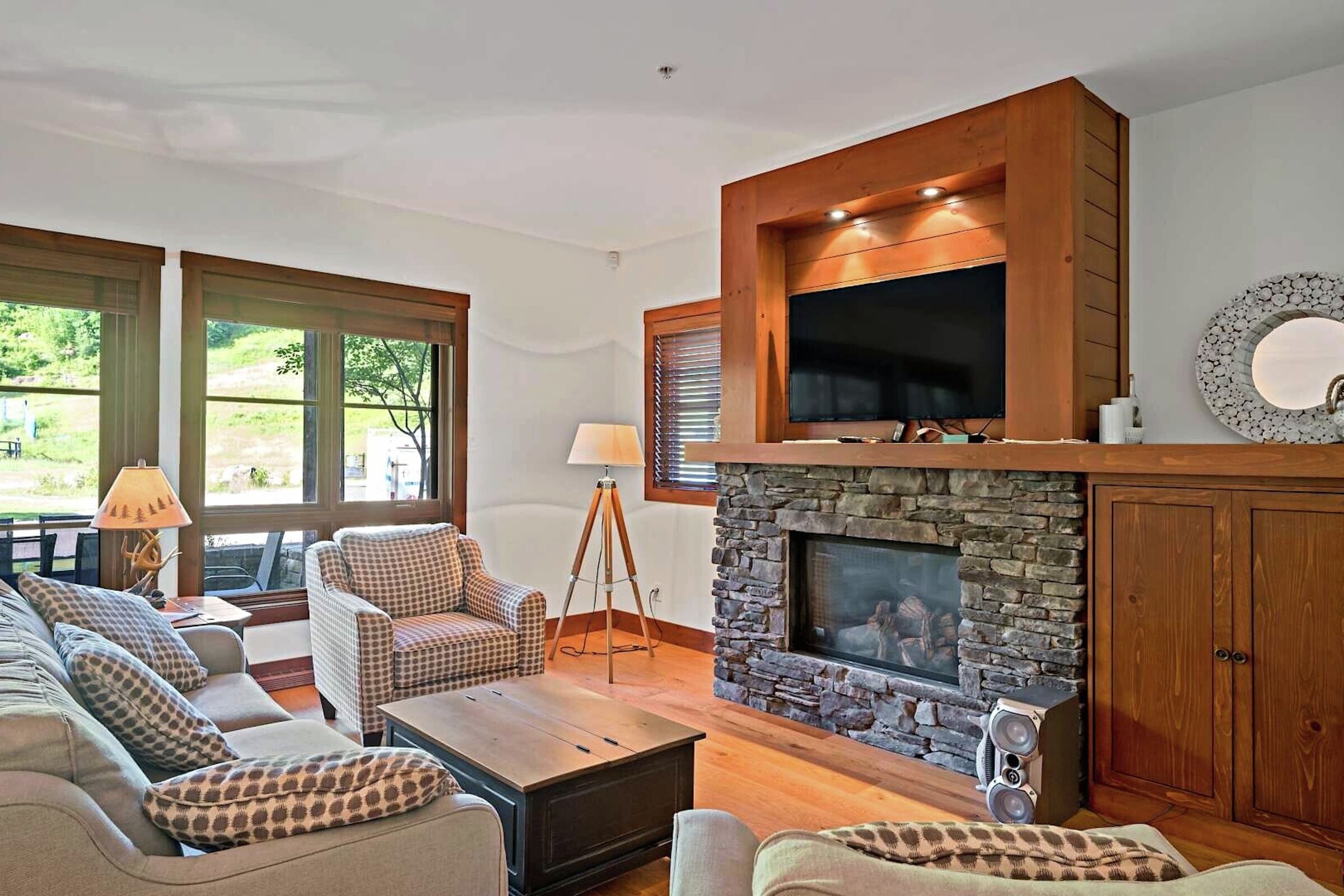 #1500-04 - Living Area