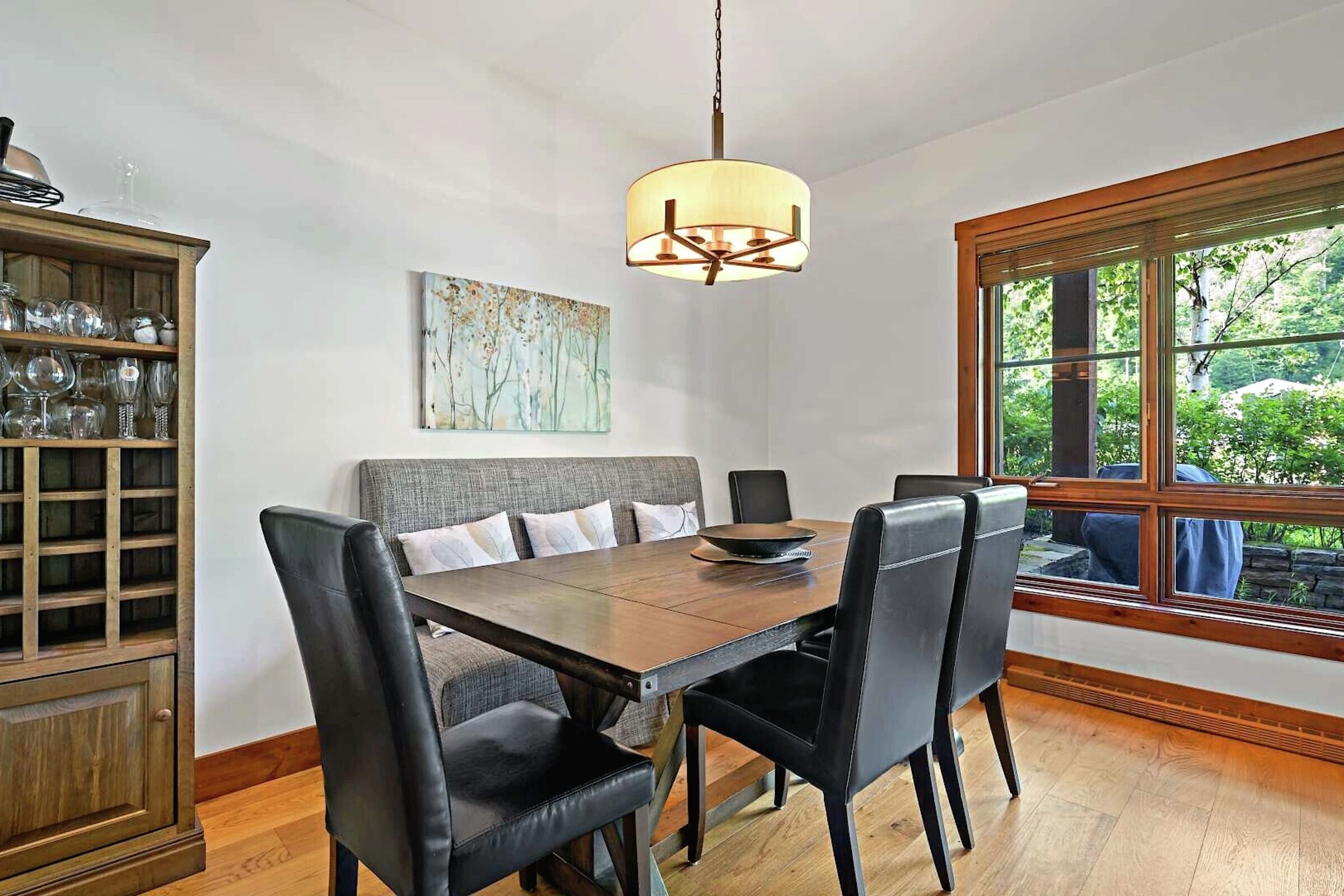 #1500-04 - Dining Area