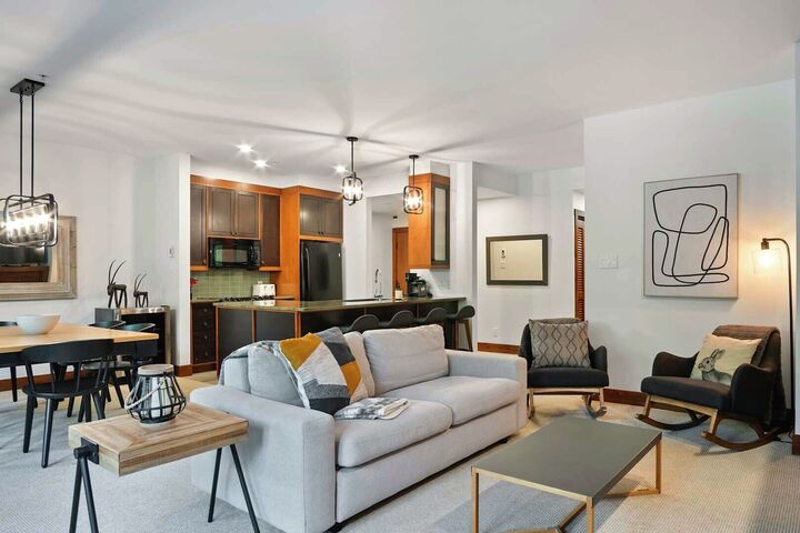 #1500-10 - Living Area