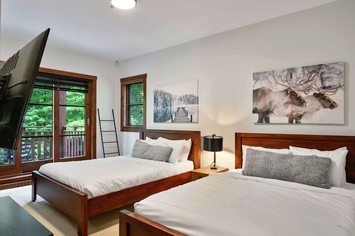 #1500-10 - Bedroom