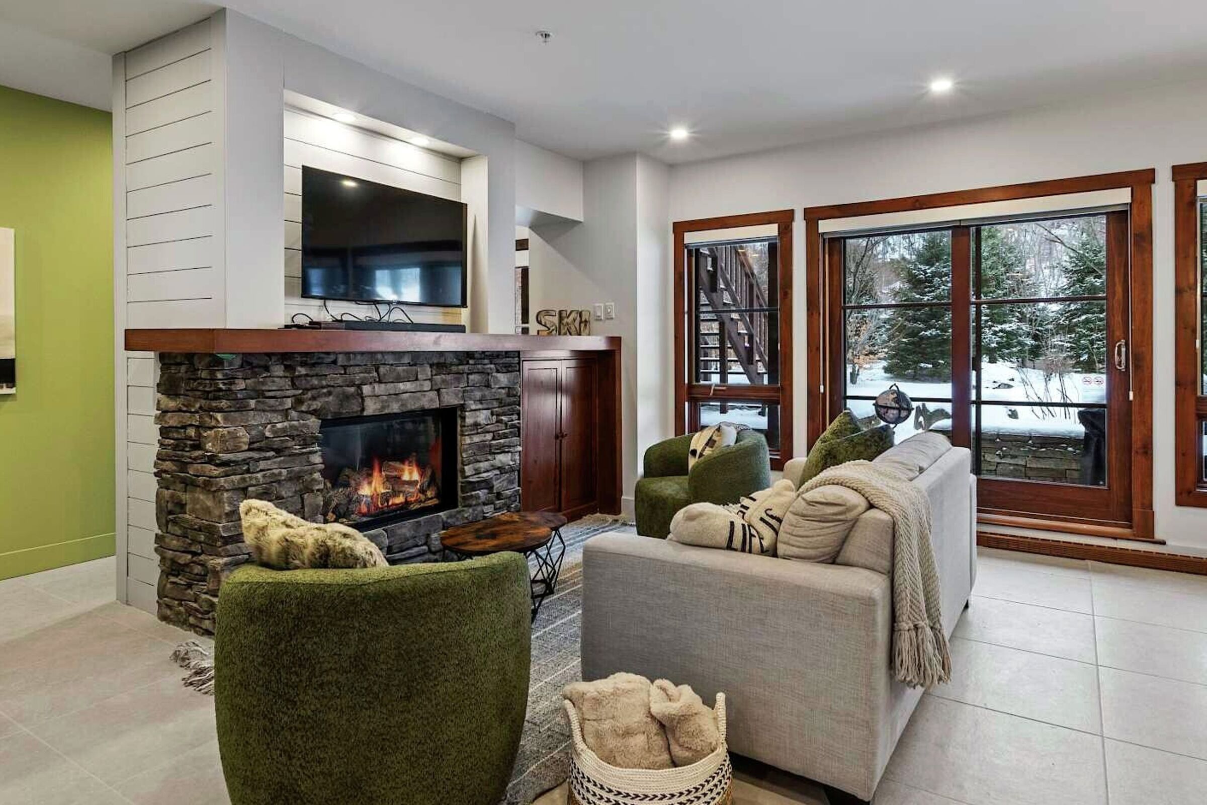 #1500-11 - Living Area