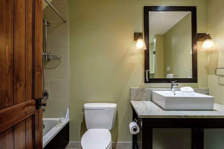 #1500-07 - Master Ensuite Bathroom