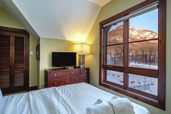 #1500-07 - Bedroom