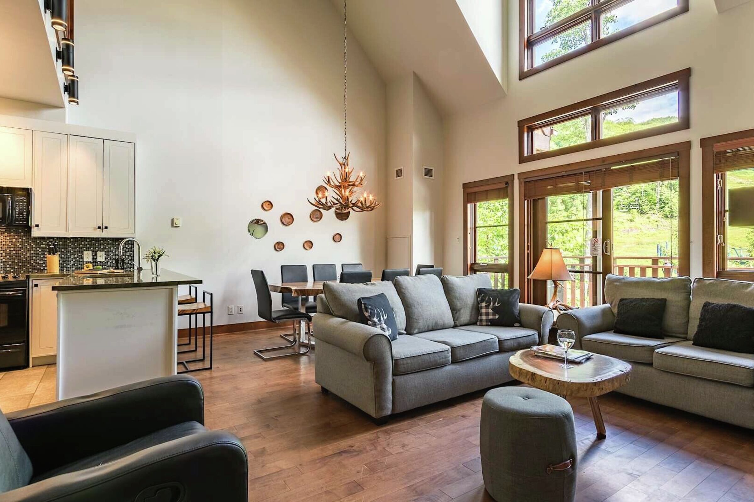 #1510-18 - Living Area