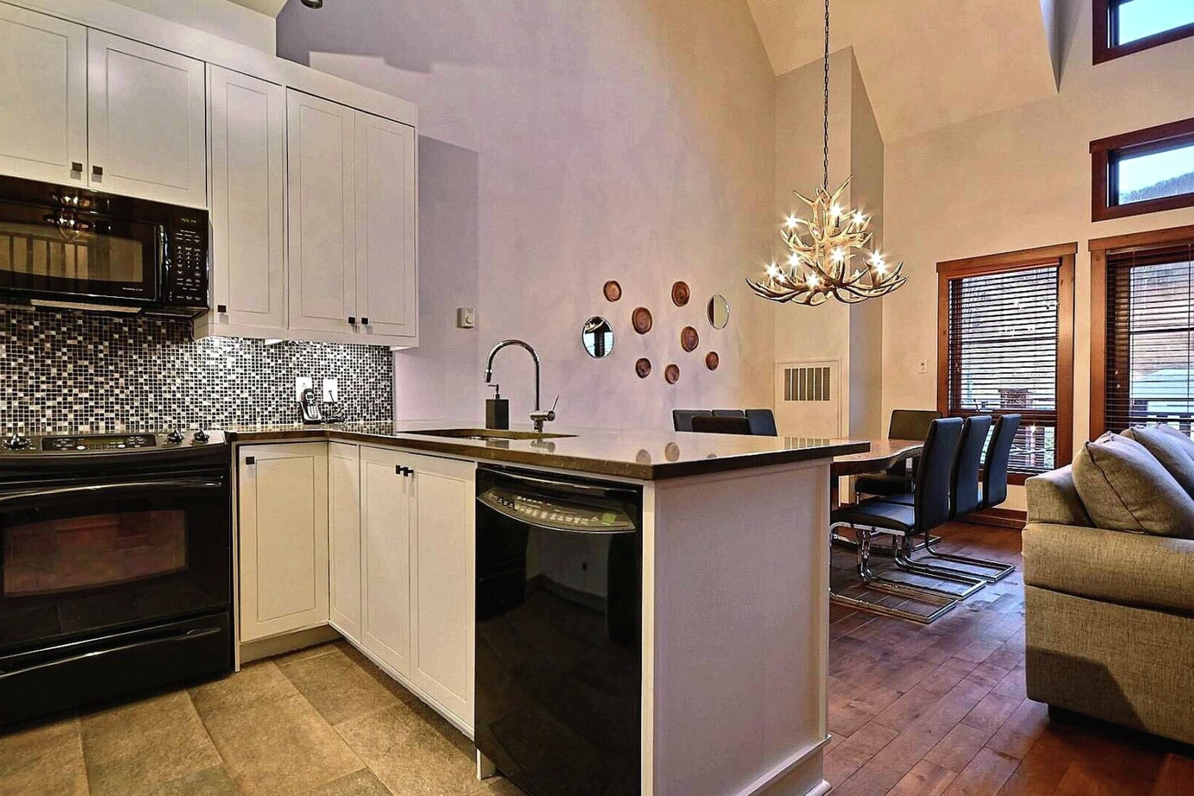 #1510-18 - Kitchen