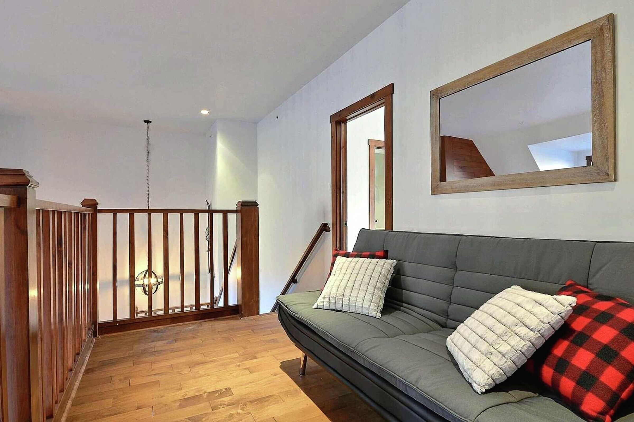 #1510-18 - Sitting Area