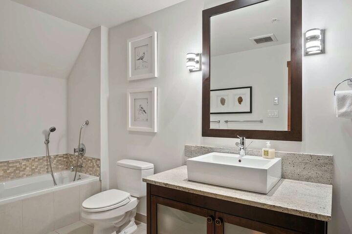 #1520-13 - Master Ensuite Bathroom