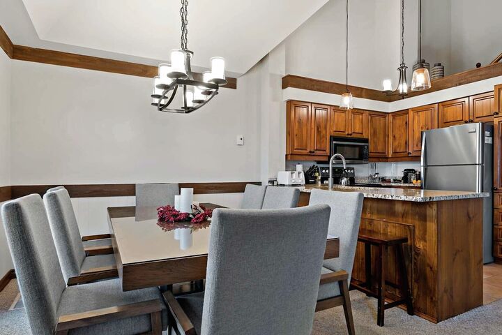 #124-09 - Dining Area