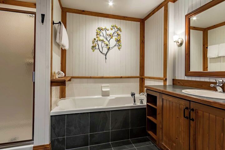 #172-02 - Bathroom