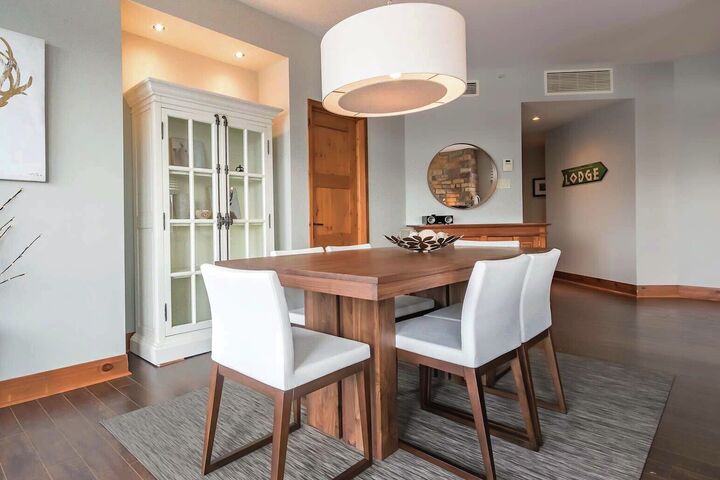 #172-04 - Dining Area