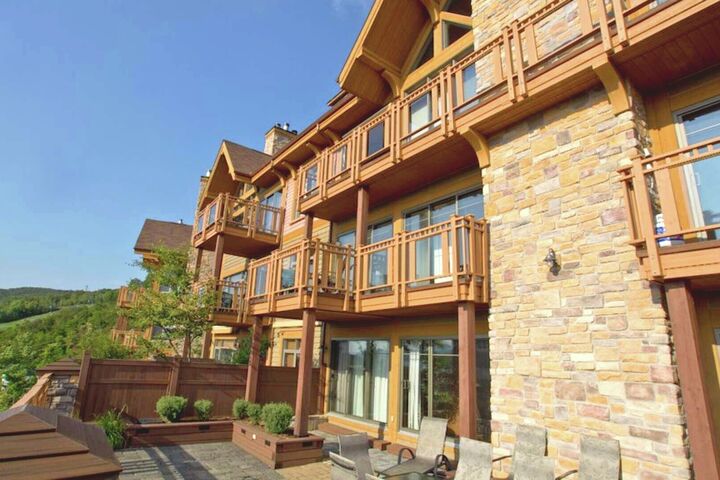 L'Altitude Exterior - Summer