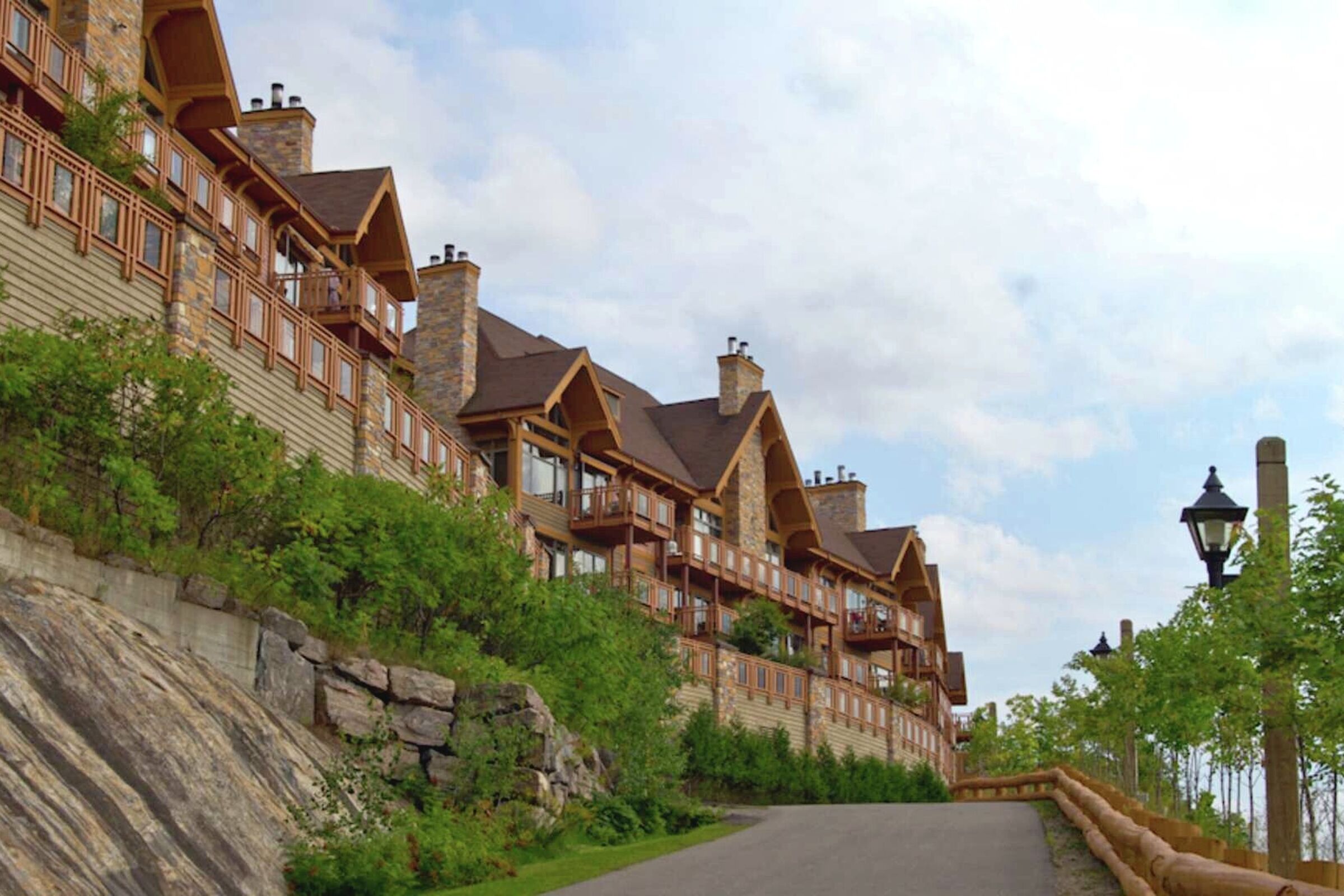 L'Altitude Exterior - Summer