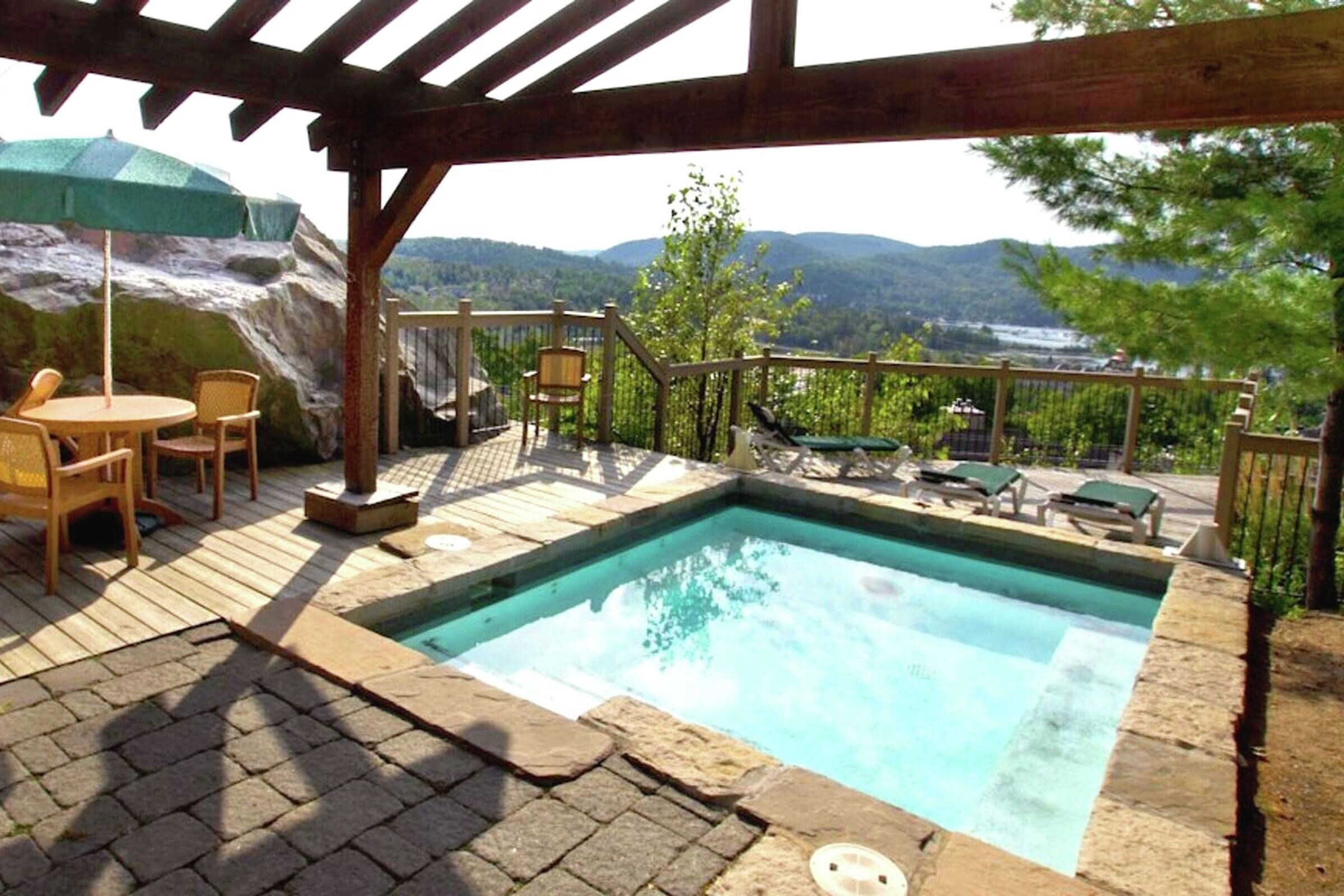 Outdoor Hot Tub & Patio