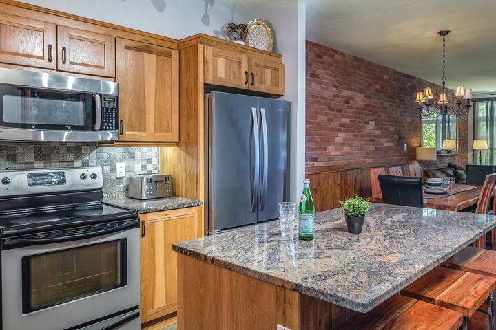#160-06 - Kitchen