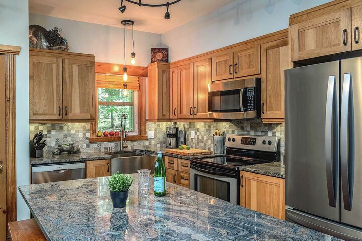 #160-06 - Kitchen