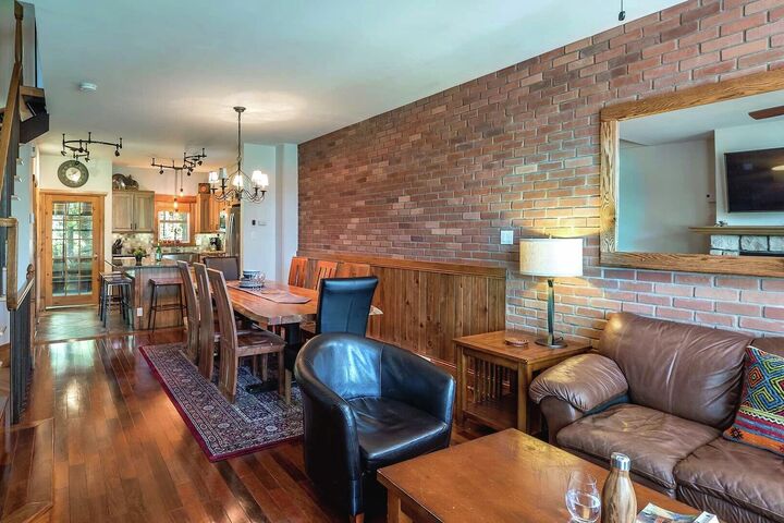 #160-06 - Living Area