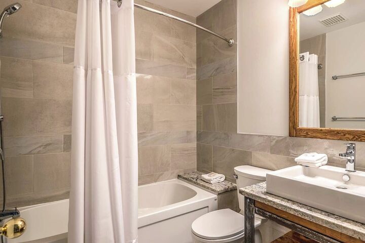 #160-06 - Bathroom