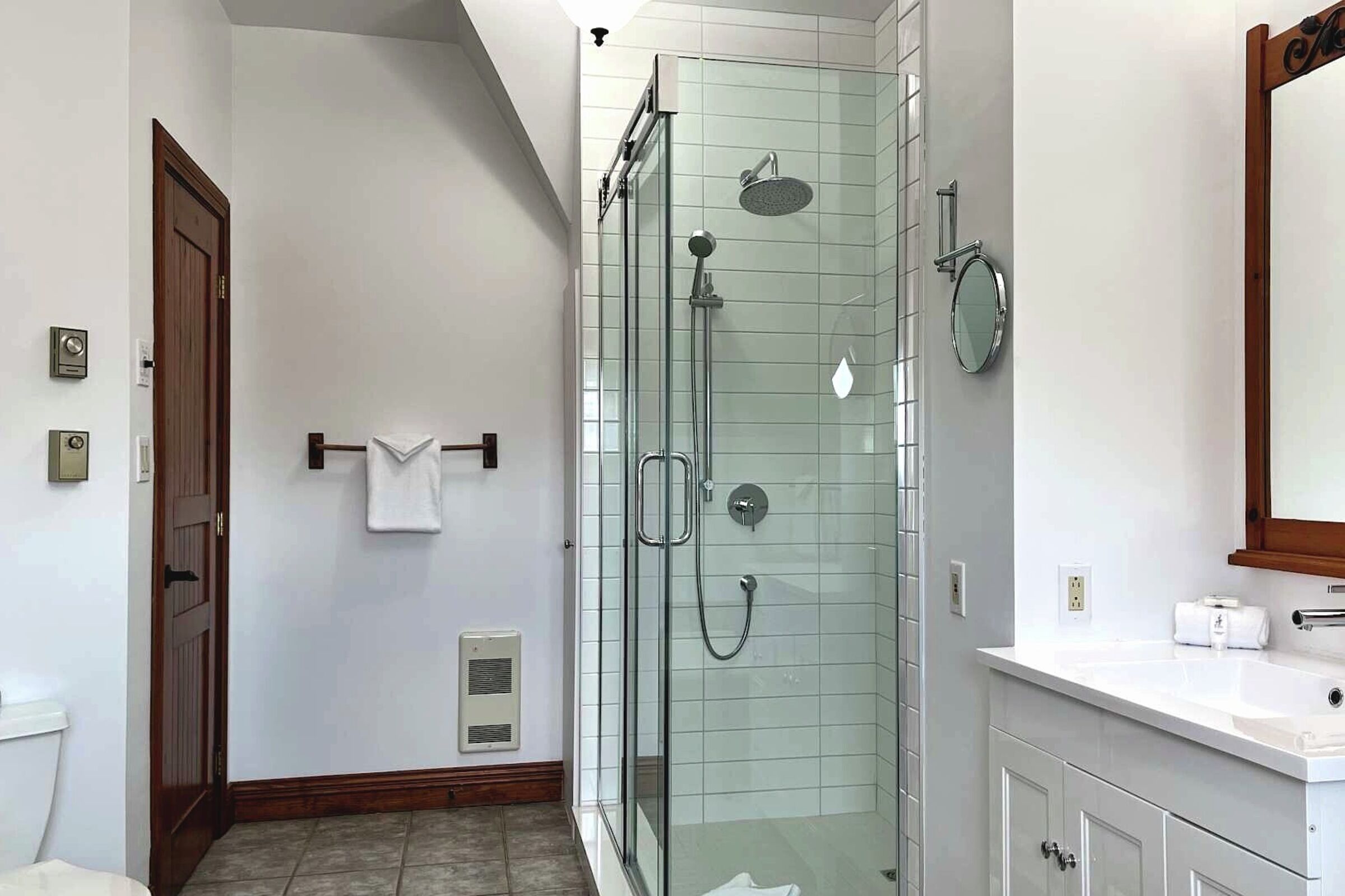 #208-05 - Master Ensuite Bathroom