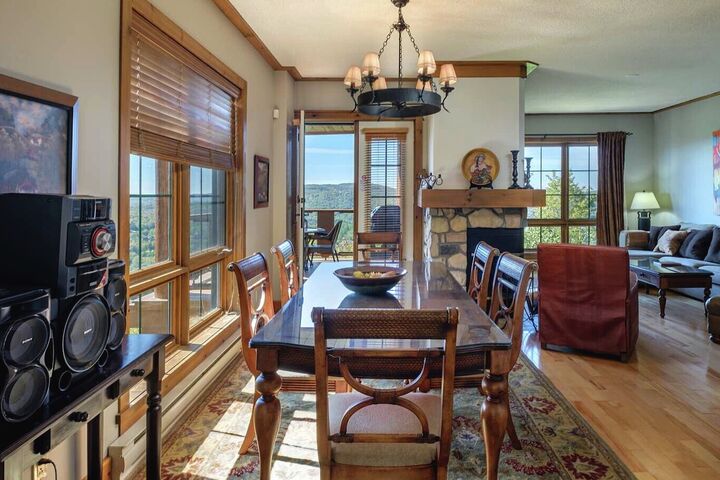 #172-05 - Dining Area