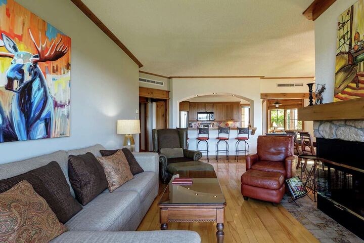 #172-05 - Living Area