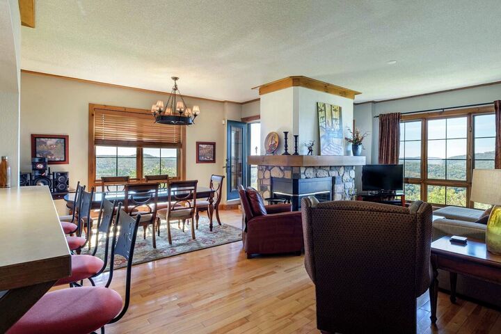 #172-05 - Living Area