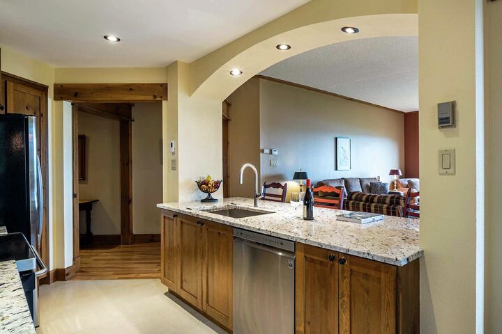 #150-08 - Kitchen