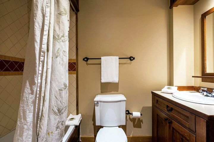 #150-08 - Bathroom