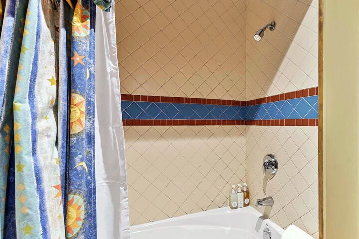 #152-05 - Bathroom