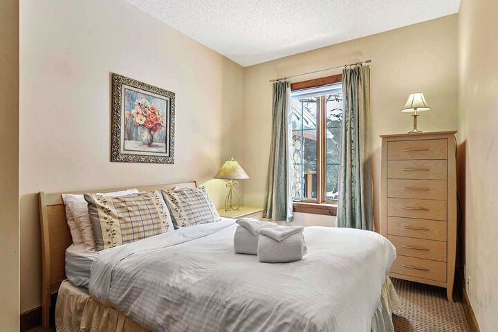 #152-05 - Bedroom