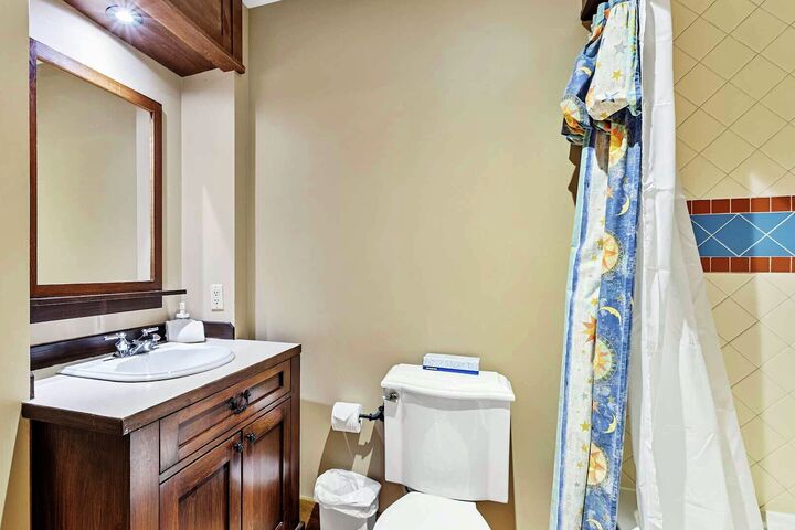 #152-05 - Bathroom