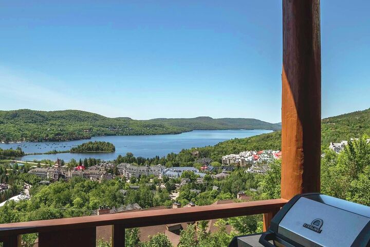 Balcony with BBQ & View