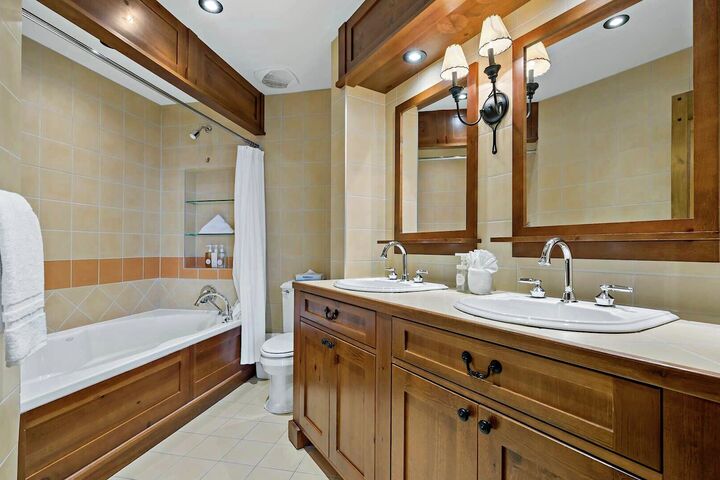 Master Ensuite Bathroom