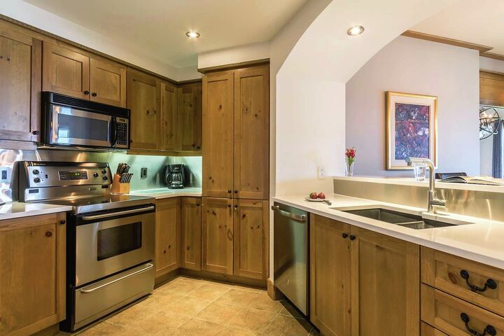 #172-10 - Kitchen